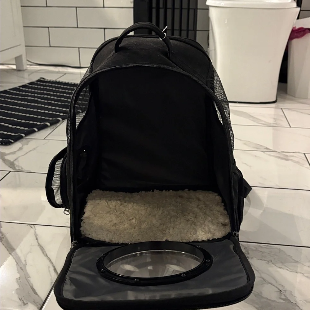 Black pet carrier with Bubble Window
